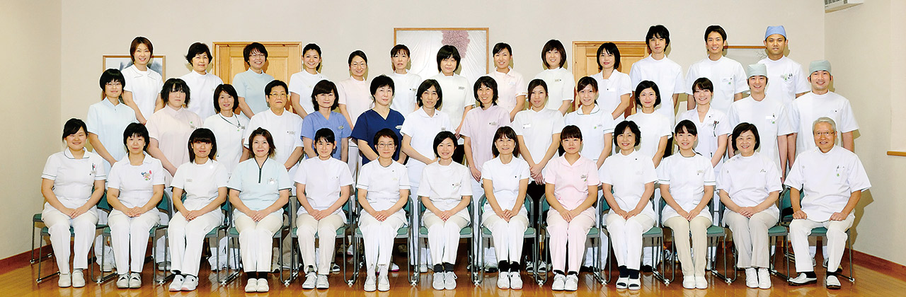 日本屈指のオーラルヘルスセンターの土台を支えているのは、歯科医師、歯科衛生士、歯科助手、歯科技工士、受付の総勢40名のスタッフたちの総合力だ。