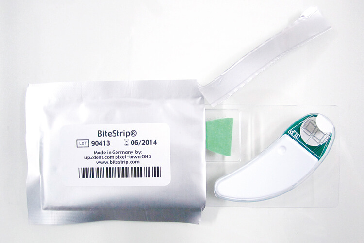 BiteStrip本体は、個別包装され有効期限が明記されている。