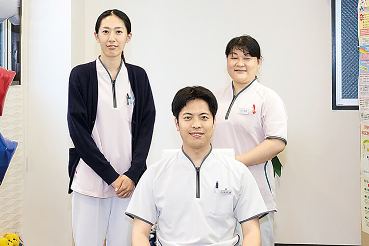 横浜の修業時代に結ばれた、佳奈子歯科衛生士（左）との巡り会い。大坪院長にとっては、チーム医療を推進するためのベスト・パートナーだ。