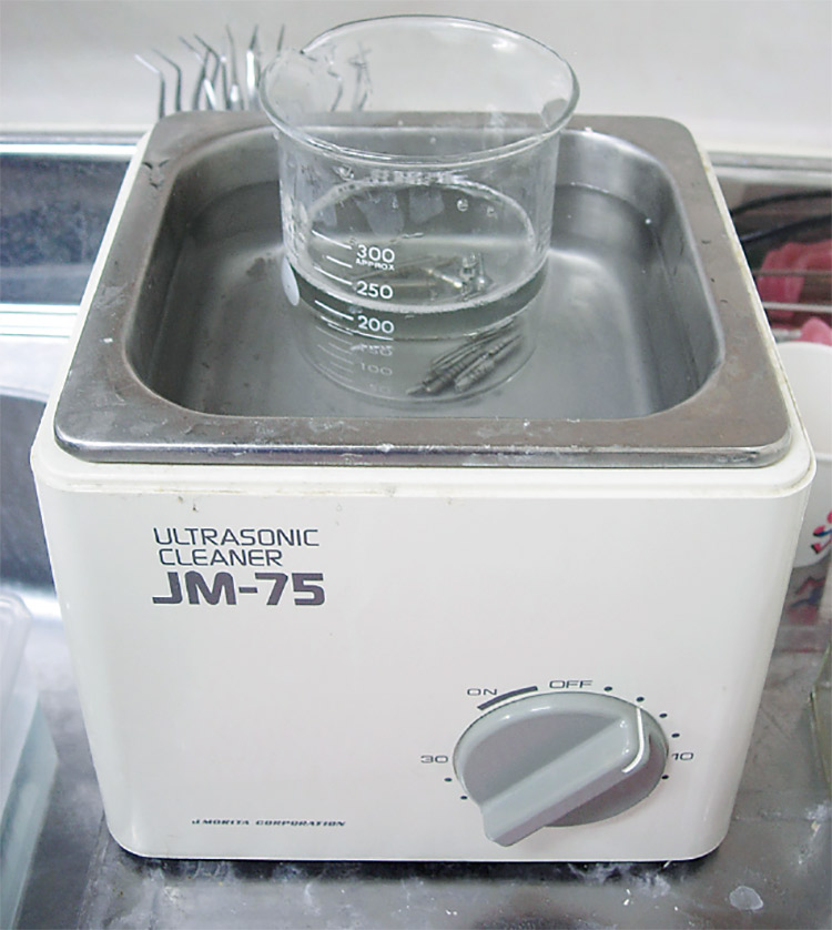 図2　バー類の超音波洗浄ウルトラソニッククリーナー JM-75＜製造：（株）モリタ製作所＞