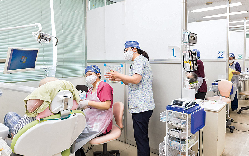 [写真] チーム医療の様子