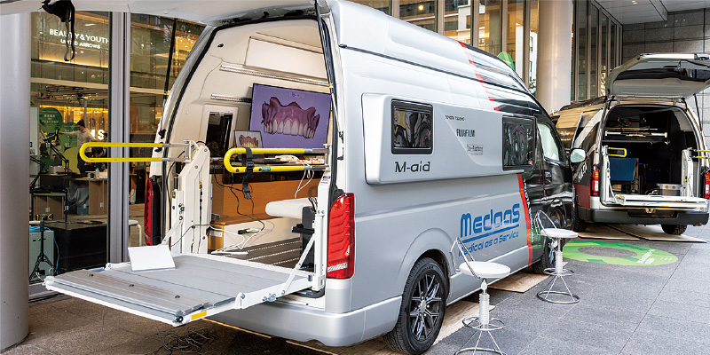 [写真] 移動型医療車両