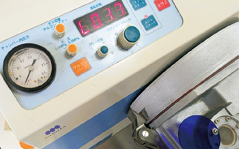 [写真] 低融点合金が鋳造できる