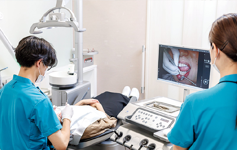 [写真] 新人スタッフの教育の様子