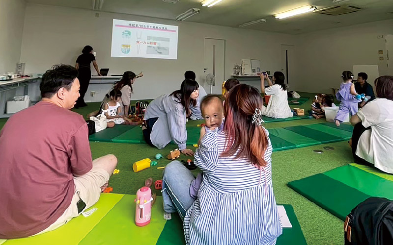 [写真] 「赤ちゃん歯科クラブ」の様子