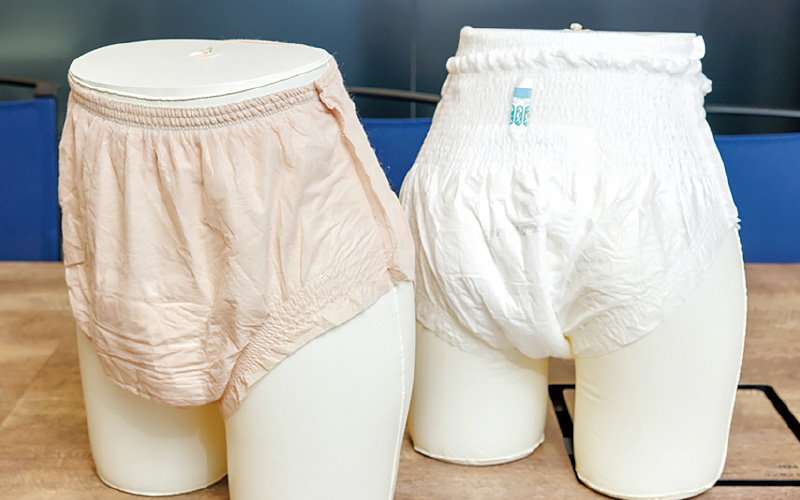 [写真] パンツタイプの紙おむつ