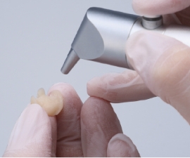 歯科切削加工用CAD/CAM レジン材料の内面処理